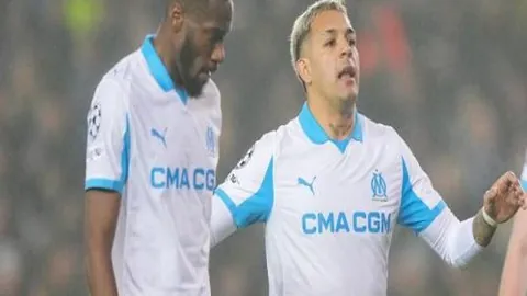 马尔科决定更换劳森，角田接替其位，维斯塔潘情绪受挫。