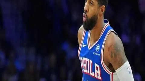 鹿晗为學校足球賽場加油鼓劲